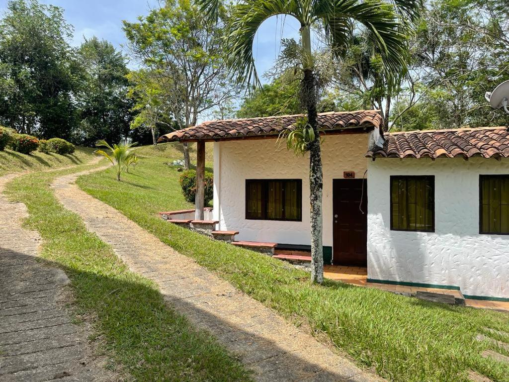 Hotel Candilejas Puerto Berrio Екстер'єр фото