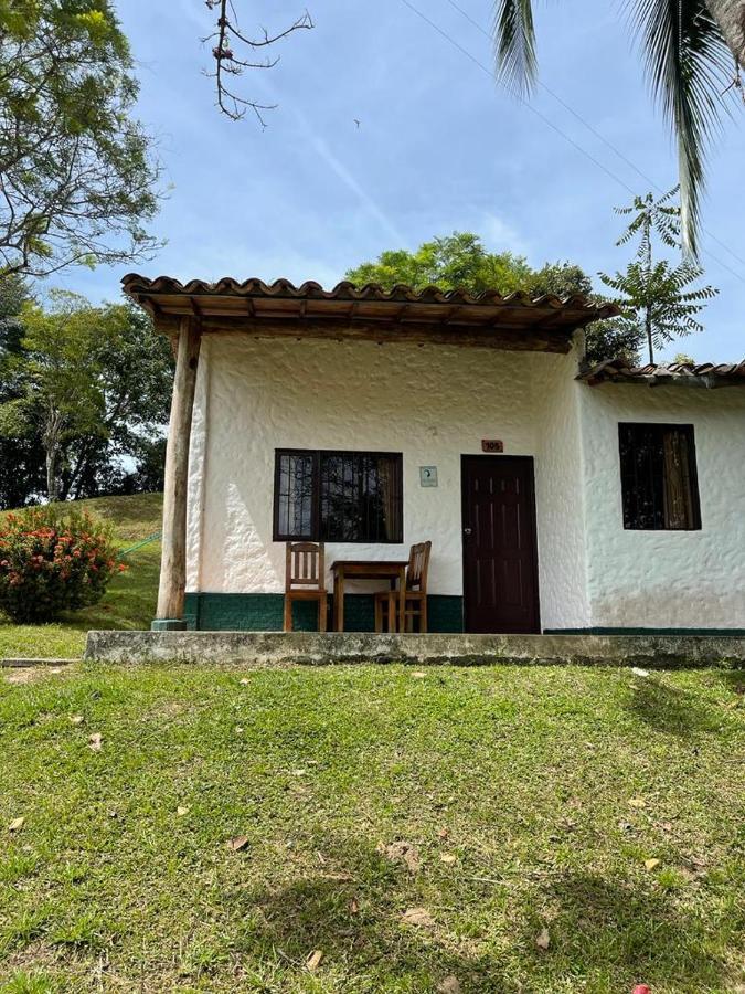 Hotel Candilejas Puerto Berrio Екстер'єр фото